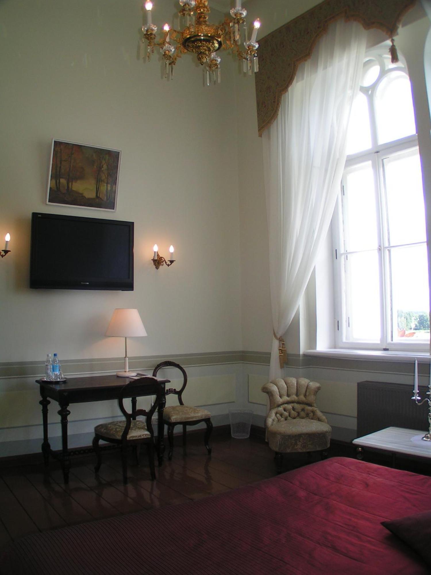 Birinu Pils Hotel Bīriņi Екстериор снимка