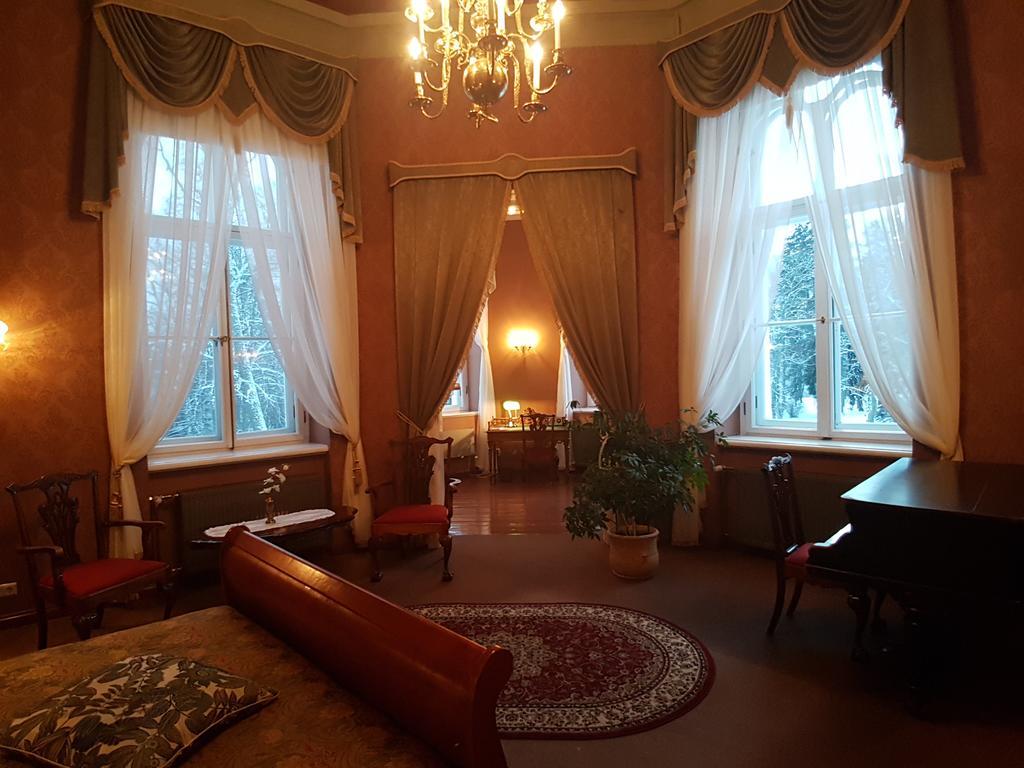 Birinu Pils Hotel Bīriņi Екстериор снимка