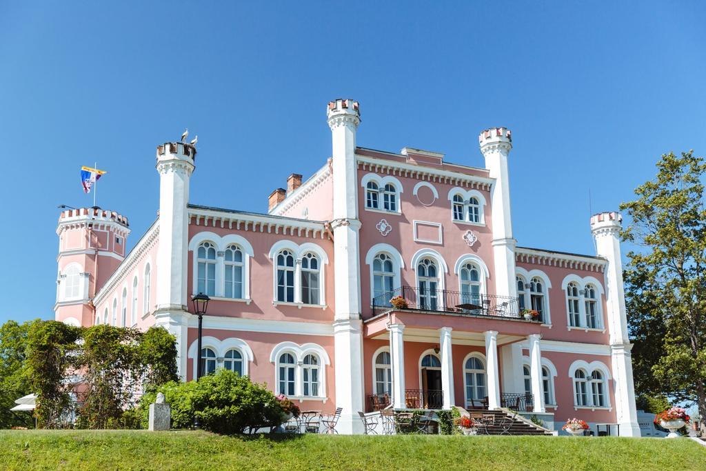 Birinu Pils Hotel Bīriņi Екстериор снимка