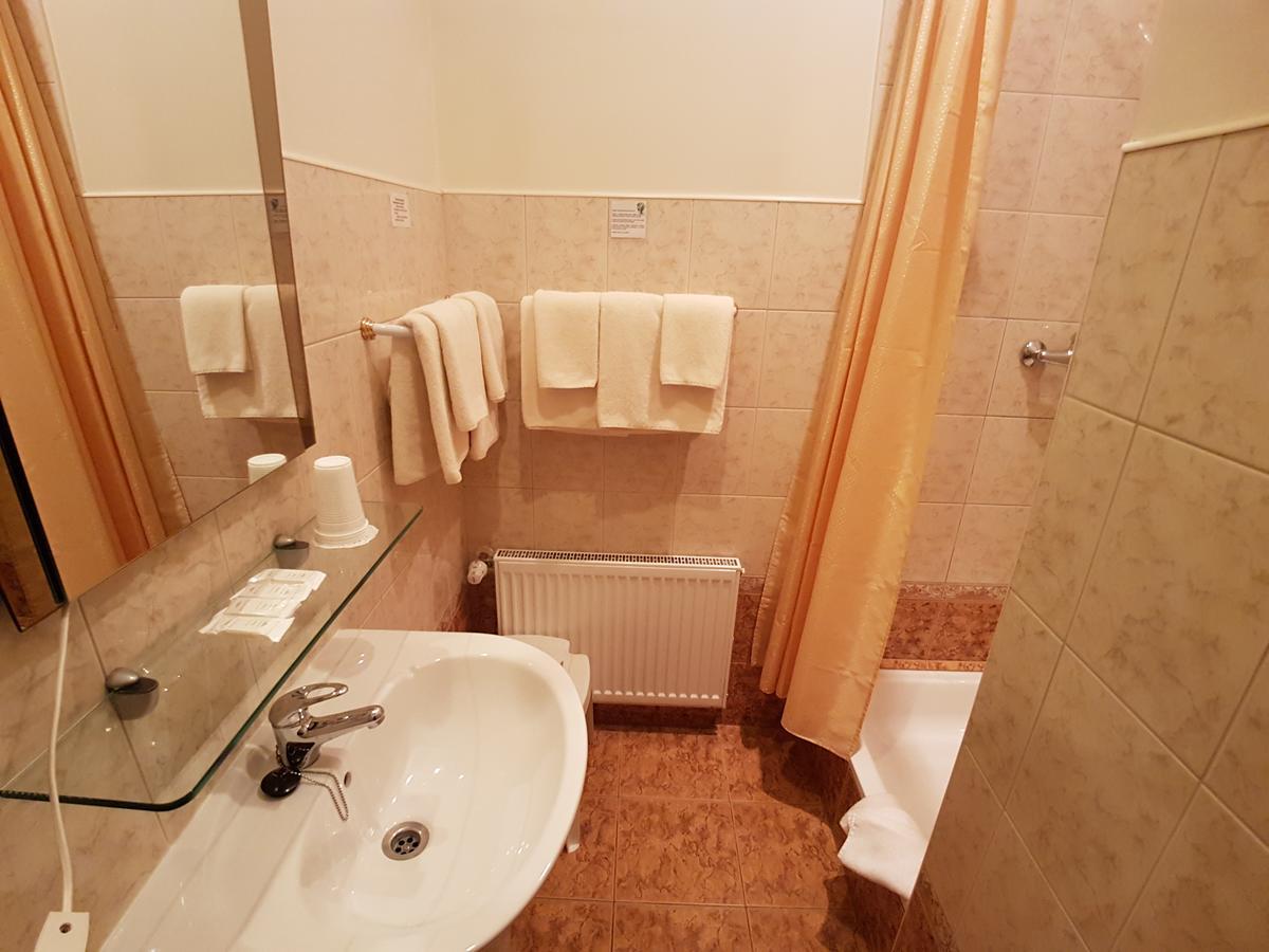 Birinu Pils Hotel Bīriņi Екстериор снимка