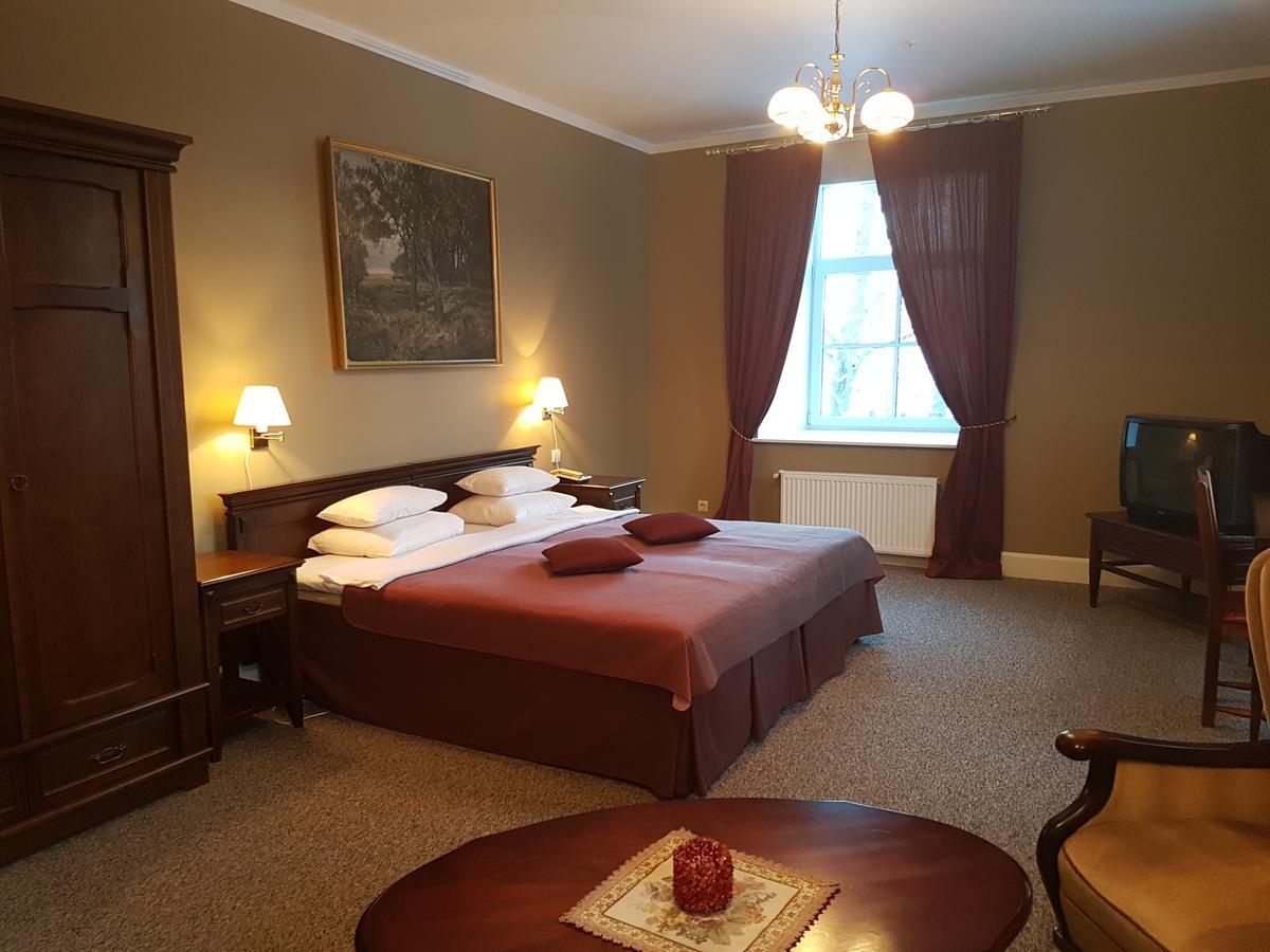 Birinu Pils Hotel Bīriņi Екстериор снимка